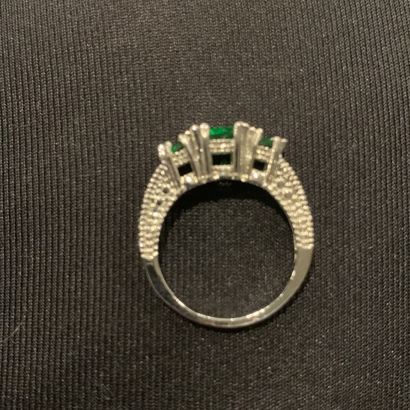 Green ring - Picture 3 of 4